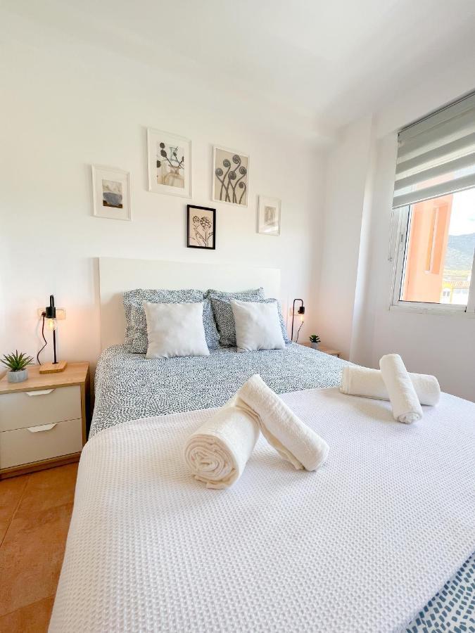 Spacious Apartment In The Center Of トレモリノス エクステリア 写真