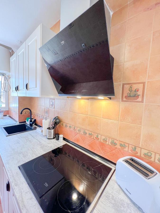 Spacious Apartment In The Center Of トレモリノス エクステリア 写真